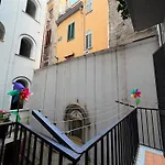 Victoryhouse Napels