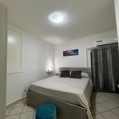 Victoryhouse * Naples